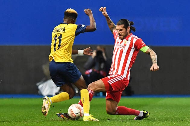 Fussball, Herren, Saison 2022 2023, Europa League (Gruppenphase, Gruppe D, 6. Spieltag), Royale Union Saint-Gilloise - 1. FC Union Berlin, v. l. Simon Adingra (Royale Union Saint-Gilloise, 11) und Christopher Trimmel (1. FC Union Berlin, 28) im Zweikampf , 03.11. 2022, Copyright: xSebastianxRäppold MatthiasxKochx