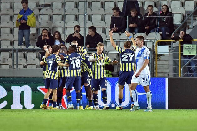 2022.11.03 Krakow Pilka nozna, Liga Europy UEFA, sezon 2022 2023 Dynamo Kijow - Fenerbahce SK N z Pilkarze Fenerbahce, radoc po bramce na 0-2, gol, bramka Foto Krzysztof Porebski PressFocus 2022.11.03 Krakow Football, UEFA Europa League, 2022 23 season FC Dynamo Kyiv - Fenerbahce Spor Kulubu Pilkarze Fenerbahce, radoc po bramce na 0-2, gol, bramka Credit: Krzysztof Porebski PressFocus NEWSPIX.PL --- Newspix.pl 20221103PF_KP154