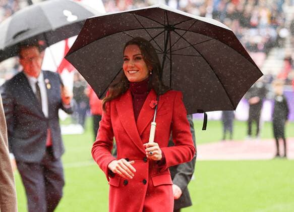 Mandatory Credit: Photo by Paul Currie Shutterstock (13608439a) Catherine, Princess of Wales Duchess of Cambridge before the start of the match England v Papua New Guinea, Rugby League World Cup 2021, Quarter Final, Rugby League, DW Stadium, Wigan, UK - 05 Nov 2022 England v Papua New Guinea, Rugby League World Cup 2021, Quarter Final, Rugby League, DW Stadium, Wigan, UK - 05 Nov 2022 Copyright: xPaulxCurrie Shutterstockx 13608439a