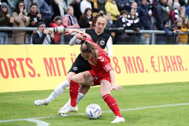 Gavric Andrea,(FC Koeln, 18),Kleinherne Sophia,(Eintracht Frankfurt, 4), GER, Eintracht Frankfurt gegen FC Koeln,Fussball, Frauen, Bundesliga,7. Spieltag,Spielzeit 2022 2023, 06.11.2022, (DFL DFBB REGULATIONS PROBHIT ANY USE OF PHOTOGRAPHERS as IMAGE SEQUENCES and or QUASI-VIDEO ) , GER, Eintracht Frankfurt gegen FC Koeln,Fussball, Frauen, Bundesliga,7. Spieltag,Spielzeit 2022 2023, 06.11.2022, Frankfurt Copyright: xEibner-Pressefoto UlrichxScherbaumx EP_EER