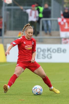 Zawistowska Weronika,(FC Koeln, 24), GER, Eintracht Frankfurt gegen FC Koeln,Fussball, Frauen, Bundesliga,7. Spieltag,Spielzeit 2022 2023, 06.11.2022, (DFL DFBB REGULATIONS PROBHIT ANY USE OF PHOTOGRAPHERS as IMAGE SEQUENCES and or QUASI-VIDEO ) , GER, Eintracht Frankfurt gegen FC Koeln,Fussball, Frauen, Bundesliga,7. Spieltag,Spielzeit 2022 2023, 06.11.2022, Frankfurt Copyright: xEibner-Pressefoto UlrichxScherbax EP_EER