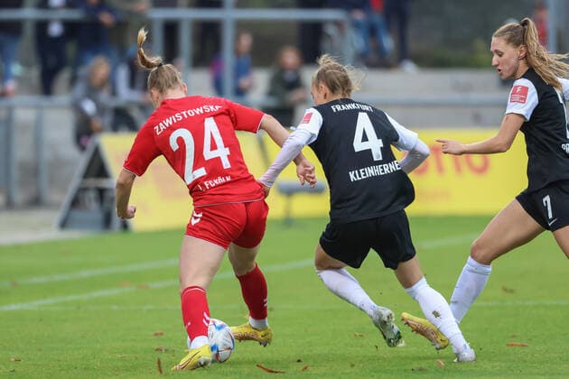 Zawistowska Weronika,(FC Koeln, 24),Kleinherne Sophia,(Eintracht Frankfurt, 4), GER, Eintracht Frankfurt gegen FC Koeln,Fussball, Frauen, Bundesliga,7. Spieltag,Spielzeit 2022 2023, 06.11.2022, (DFL DFBB REGULATIONS PROBHIT ANY USE OF PHOTOGRAPHERS as IMAGE SEQUENCES and or QUASI-VIDEO ) , GER, Eintracht Frankfurt gegen FC Koeln,Fussball, Frauen, Bundesliga,7. Spieltag,Spielzeit 2022 2023, 06.11.2022, Frankfurt Copyright: xEibner-Pressefoto UlrichxScherbax EP_EER