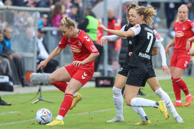 Zawistowska Weronika,(FC Koeln, 24),Kleinherne Sophia,(Eintracht Frankfurt, 4),Prasnikar Lara,(Eintracht Frankfurt, 7), GER, Eintracht Frankfurt gegen FC Koeln,Fussball, Frauen, Bundesliga,7. Spieltag,Spielzeit 2022 2023, 06.11.2022, (DFL DFBB REGULATIONS PROBHIT ANY USE OF PHOTOGRAPHERS as IMAGE SEQUENCES and or QUASI-VIDEO ) , GER, Eintracht Frankfurt gegen FC Koeln,Fussball, Frauen, Bundesliga,7. Spieltag,Spielzeit 2022 2023, 06.11.2022, Frankfurt Copyright: xEibner-Pressefoto UlrichxScherbax EP_EER
