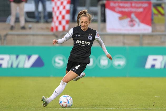 Kleinherne Sophia,(Eintracht Frankfurt, 4), GER, Eintracht Frankfurt gegen FC Koeln,Fussball, Frauen, Bundesliga,7. Spieltag,Spielzeit 2022 2023, 06.11.2022, (DFL DFBB REGULATIONS PROBHIT ANY USE OF PHOTOGRAPHERS as IMAGE SEQUENCES and or QUASI-VIDEO ) , GER, Eintracht Frankfurt gegen FC Koeln,Fussball, Frauen, Bundesliga,7. Spieltag,Spielzeit 2022 2023, 06.11.2022, Frankfurt Copyright: xEibner-Pressefoto UlrichxScherbax EP_EER