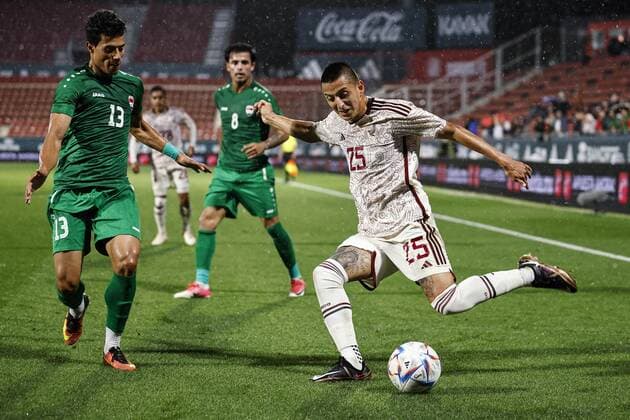 RECORD DATE NOT STATED Seleccion Mexicana 2022 Mexico 4-0 Irak (L-R), Ahmad Abd Al Hussain of Iraq and Roberto Alvarado of Mexico during the game Mexico (Mexican national team, Nationalteam vs Iraq, friendly match of preparation prior to the start of the FIFA World Cup, WM, Weltmeisterschaft, Fussball Qatar 2022, at Montilivi Municipal Stadium, on November 9, 2022. <br><br> (I-D), Ahmad Abd Al Hussain de Irak y Roberto Alvarado de Mexico durante el partido Mexico (Seleccion Nacional Mexicana) vs Irak,amistoso de preparacion previo al inicio de la Copa Mundial de la FIFA Qatar 2022, en el Estadio Municipal de Montilivi, el 9 de noviembre de 2022. GIRONA ESPANA ESPANA Copyright: xXavixBonillax 20221109183531_SM_MEX_IRA_ALVARADO50