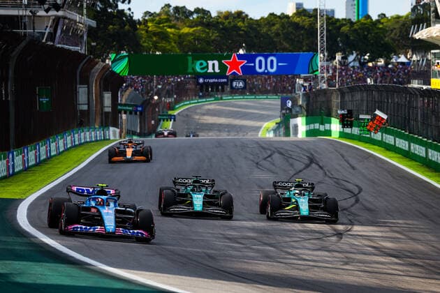 18 STROLL Lance (can), Aston Martin F1 Team AMR22, 05 VETTEL Sebastian (ger), Aston Martin F1 Team AMR22, action during the Formula 1 Heineken Grande Premio de Sao Paulo 2022, Sao Paulo Grand Prix Grand Prix 2022, 21st round of the 2022 FIA Formula One World Championship, WM, Weltmeisterschaft from November 11 to 13, 2022 on the Interlagos Circuit, in Sao Paulo, Brazil - F1 - SAO PAULO GRAND PRIX 2022 DPPI Panoramic 20221112_G00D4853