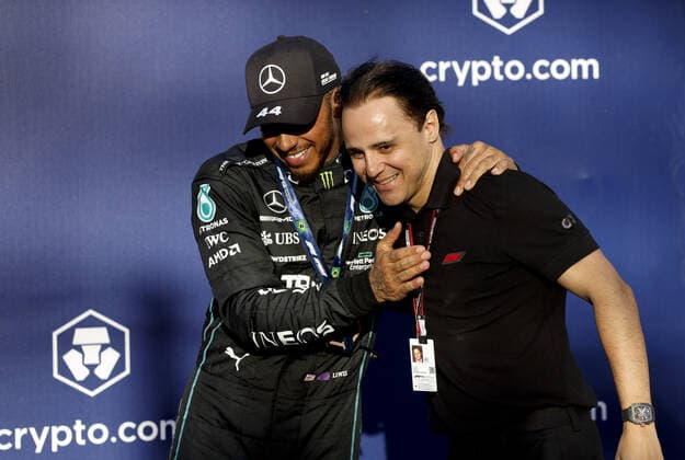 HAMILTON Lewis (gbr), Mercedes AMG F1 Team W13, MASSA Felipe (bra), former F1 driver, during the Formula 1 Heineken Grande Premio de Sao Paulo 2022, Sao Paulo Grand Prix Grand Prix 2022, 21st round of the 2022 FIA Formula One World Championship, WM, Weltmeisterschaft from November 11 to 13, 2022 on the Interlagos Circuit, in Sao Paulo, Brazil - F1 - SAO PAULO GRAND PRIX 2022 DPPI Panoramic 20221112_F12022GP21BRA_JK193816