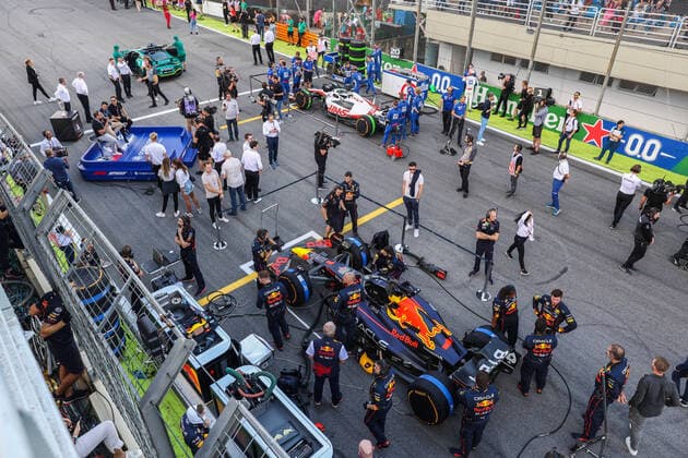 starting grid, grille de depart, 01 VERSTAPPEN Max (nld), Red Bull Racing RB18, during the Formula 1 Heineken Grande Premio de Sao Paulo 2022, Sao Paulo Grand Prix Grand Prix 2022, 21st round of the 2022 FIA Formula One World Championship, WM, Weltmeisterschaft from November 11 to 13, 2022 on the Interlagos Circuit, in Sao Paulo, Brazil - F1 - SAO PAULO GRAND PRIX 2022 DPPI Panoramic 00122047_AV6_3916