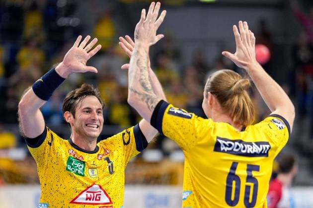 v.li.: Torschütze Uwe Gensheimer (RNL, 3), Lukas Nilsson (RNL, 65), Spieler der Rhein-Neckar-Löwen, jubeln über ein Tor, Jubel, Torjubel, Torerfolg, celebrate the goal, goal, celebration, Jubel ueber das Tor, optimistisch, Spielszene, Highlight, Action, Aktion, 13.11.2022, Mannheim (Deutschland), Handball, Bundesliga, Rhein-Neckar Löwen - TBV Lemgo Lippe