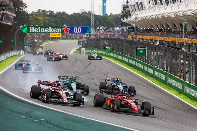 77 BOTTAS Valtteri (fin), Alfa Romeo F1 Team ORLEN C42, 16 LECLERC Charles (mco), Scuderia Ferrari F1-75, action during the Formula 1 Heineken Grande Premio de Sao Paulo 2022, Sao Paulo Grand Prix Grand Prix 2022, 21st round of the 2022 FIA Formula One World Championship, WM, Weltmeisterschaft from November 11 to 13, 2022 on the Interlagos Circuit, in Sao Paulo, Brazil - F1 - SAO PAULO GRAND PRIX 2022 - RACE DPPI Panoramic 00122048_AV6_5002