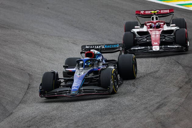 23 ALBON Alexander (tha), Williams Racing FW44, 24 ZHOU Guanyu (chi), Alfa Romeo F1 Team ORLEN C42, action during the Formula 1 Heineken Grande Premio de Sao Paulo 2022, Sao Paulo Grand Prix Grand Prix 2022, 21st round of the 2022 FIA Formula One World Championship, WM, Weltmeisterschaft from November 11 to 13, 2022 on the Interlagos Circuit, in Sao Paulo, Brazil - F1 - SAO PAULO GRAND PRIX 2022 - RACE DPPI Panoramic 20221113_GOOD5788