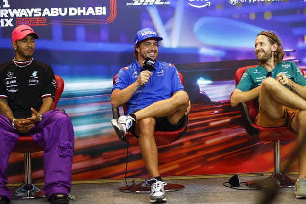 Sport Bilder des Tages ALONSO Fernando (spa), Alpine F1 Team A522, portrait, press conference, PK, Pressekonferenz during the Formula 1 Etihad Airways Abu Dhabi Grand Prix 2022, 22nd round of the 2022 FIA Formula One World Championship, WM, Weltmeisterschaft from November 18 to 20, 2022 on the Yas Marina Circuit, in Yas Island, Abu Dhabi - F1 - ABU DHABI GRAND PRIX 2022 DPPI Panoramic F12022GP22ARE_JK199135