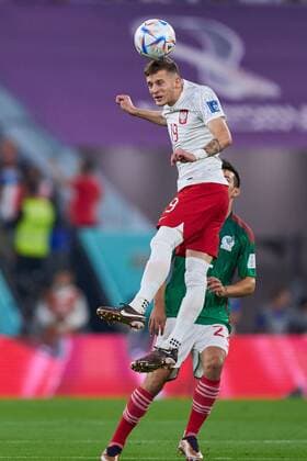 RECORD DATE NOT STATED FIFA World Cup, WM, Weltmeisterschaft, Fussball Qatar 2022 Mexico vs Poland (L-R), Sebastian SZYMANSKI of Poland e Hirvign Lozano of Mexico during the game Mexican national team, Nationalteam (Mexico) vs Poland, Corresponding to Group C of the FIFA World Cup Qatar 2022, at 974 Stadium, Ras Abu Aboud, November 22, 2022. <br><br> (I-D), Sebastian SZYMANSKI de Polonia e Hirvign Lozano de Mexico durante el partido Seleccion Nacional Mexicana (Mexico) vs Polonia, correspondiente al Grupo C de la Copa Mundial de la FIFA Qatar 2022, en el Estadio 974, Ras Abu Aboud, 22 de noviembre de 2022. RAS ABU ABOUD DOHA QATAR Copyright: xCristianxdexMarchenax 20221122_6425
