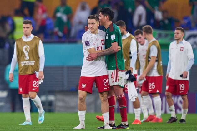 RECORD DATE NOT STATED FIFA World Cup, WM, Weltmeisterschaft, Fussball Qatar 2022 Mexico vs Poland (L-R), Piotr ZIELINSKI of Poland and Edson Alvarez of Mexico during the game Mexican national team, Nationalteam (Mexico) vs Poland, Corresponding to Group C of the FIFA World Cup Qatar 2022, at 974 Stadium, Ras Abu Aboud, November 22, 2022. <br><br> (I-D), Piotr ZIELINSKI de Polania y Edson Alvarez de Mexico durante el partido Seleccion Nacional Mexicana (Mexico) vs Polonia, correspondiente al Grupo C de la Copa Mundial de la FIFA Qatar 2022, en el Estadio 974, Ras Abu Aboud, 22 de noviembre de 2022. RAS ABU ABOUD DOHA QATAR Copyright: xCristianxdexMarchenax 20221122_6819