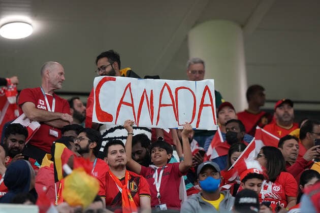 QAT, WM FIFA 2022, Group F, Belgien vs Kanada 23.11.2022, Khalifa International Stadium, Doha, QAT, WM FIFA 2022, Group F, Belgien vs Kanada, im Bild Fans der kanadischen Mannschaft auf den Tribünen..