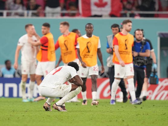 QAT, WM FIFA 2022, Group F, Belgien vs Kanada 23.11.2022, Khalifa International Stadium, Doha, QAT, WM FIFA 2022, Group F, Belgien vs Kanada, im Bild Ein enttäuschter Canada s forward Alphonso Davies .