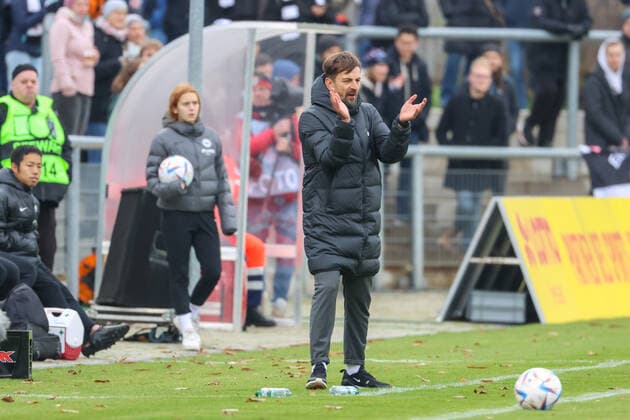 Arnautis Niko (Trainer Eintracht Frankfurt), GER, Eintracht Frankfurt - Bayer 04 Leverkusen, Fussball, Frauen , Bundesliga, 8.Spieltag, Spielzeit 2022 2023, 26.11.2022 (DFL DFBB REGULATIONS PROBHIT ANY USE OF PHOTOGRAPHERS as IMAGE SEQUENCES and or QUASI-VIDEO ) , GER, Eintracht Frankfurt - Bayer 04 Leverkusen, Fussball, Frauen , Bundesliga, 8.Spieltag, Spielzeit 2022 2023, 26.11.2022 Mainz Copyright: xEibner-Pressefoto UlrichxScherbaumx EP_EER