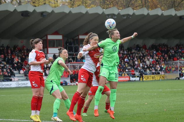 Alexandra Popp (Wolfsburg 11), 1. FC Koeln vs. VfL Wolfsburg, Fussball, Flyeralarm Frauen-Bundesliga, 8. Spieltag, 27.11.2022, DFL REGULATIONS PROHIBIT ANY USE OF PHOTOGRAPHS AS IMAGE SEQUENCES AND OR QUASI-VIDEO, 1. FC Koeln vs. VfL Wolfsburg, Fussball, Flyeralarm Frauen-Bundesliga, 8. Spieltag, 27.11.2022 Koeln Copyright: xJoergxNiebergall Eibner-Pressefox EP_JNL