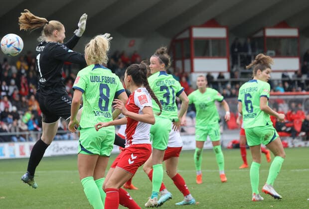 Marina Hegering (Wolfsburg 31), Tor zum 3:0 fuer Wolfsburg, 1. FC Koeln vs. VfL Wolfsburg, Fussball, Flyeralarm Frauen-Bundesliga, 8. Spieltag, 27.11.2022, DFL REGULATIONS PROHIBIT ANY USE OF PHOTOGRAPHS AS IMAGE SEQUENCES AND OR QUASI-VIDEO, 1. FC Koeln vs. VfL Wolfsburg, Fussball, Flyeralarm Frauen-Bundesliga, 8. Spieltag, 27.11.2022 Koeln Copyright: xJoergxNiebergall Eibner-Pressefox EP_JNL