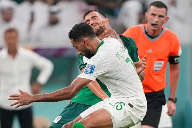 Mandatory Credit: Photo by Dave Shopland Shutterstock (13640353h) Ali Al-Hassan of Saudi Arabia is booked by referee Michael Oliver on Luis Chavez of Mexico Saudi Arabia v Mexico, FIFA World Cup, WM, Weltmeisterschaft, Fussball 2022, Group C, Football, Lusail Stadium, Al Daayen, Qatar - 30 Nov 2022 Editorial Use Only Saudi Arabia v Mexico, FIFA World Cup 2022, Group C, Football, Lusail Stadium, Al Daayen, Qatar - 30 Nov 2022 Editorial Use Only Copyright: xDavexShopland Shutterstockx 13640353h