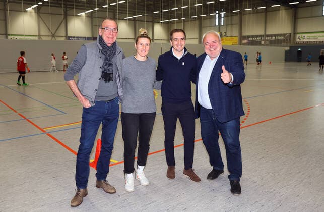 UEFA EURO, EM, Europameisterschaft,Fussball 2024 - Host City Leipzig 08.12.2022 Leipzig, 08.12.2022, Sportschule Egidius Braun, Fußball EM 2024, Working Visit der EURO 2024 GmbH und Inklusiver Europacup. , Euro24 Organisationskomitee. Im Bild v.l.: Jürgen Zielinski Theater-Intendant, Leipzig Botschafter), Anja Mittag (Leipzig Botschafterin, RB Leipzig Co-Trainerin), Turnierdirektor Philipp Lahm (Ex DFB Nationalspieler) und Jörg Junhold (Zoo-Direktor, Leipzig Botschafter) ,