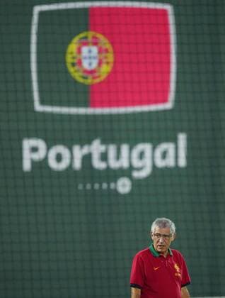 Mandatory Credit: Photo by Javier Garcia Shutterstock (13655708ae) Manager Fernando Santos of Portugal Portugal Training, FIFA World Cup, WM, Weltmeisterschaft, Fussball 2022, Football, Al Shahaniya SC Training Site, Al Shahaniya, Qatar - 08 Dec 2022 Editorial Use Only Portugal Training, FIFA World Cup 2022, Football, Al Shahaniya SC Training Site, Al Shahaniya, Qatar - 08 Dec 2022 Editorial Use Only Copyright: xJavierxGarcia Shutterstockx 13655708ae