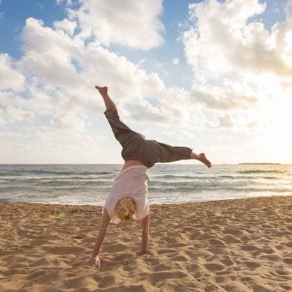 Free Happy Woman Turning Cartwheel Enjoying Sunset on Sandy Beach. Relaxed woman enjoying sun, freedom and life turning cartwheel on beautiful beach in sunset. Young lady feeling free, relaxed and happy. Vacations, freedom, happiness, enjoyment and well being. (License=RF) 10958441 Copyright: xZoonar.com MatejxKastelicx 10958441 ,model released, Symbolfoto ,property released