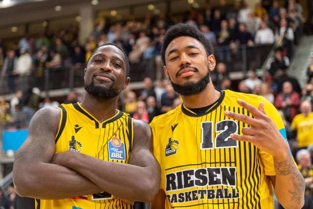 Will Cherry (MHP Riesen Ludwigsburg, 29), Jhonathan Dunn (MHP Riesen Ludwigsburg, 12), GER, MHP Riesen Ludwigsburg vs. FC Bayern Basketball, Basketball, Bundesliga, easycredit BBL, Spieltag 15, Spielzeit 2022 2023, 15.01.2023, GER, MHP Riesen Ludwigsburg vs. FC Bayern Basketball, Basketball, Bundesliga, easycredit BBL, Spieltag 15, Spielzeit 2022 2023, 15.01.2023 Ludwigsburg Copyright: xEibner-Pressefoto SaschaxWaltherx EP_EER