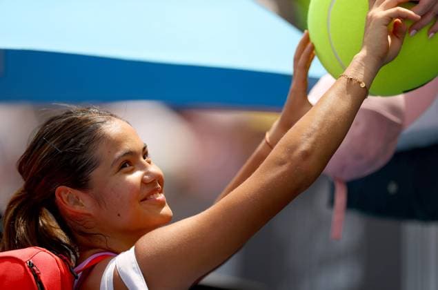 Mandatory Credit: Photo by Ella Ling Shutterstock (13714308a) Emma Raducanu of GBR celebrates on match point Australian Open, Day One, Tennis, Melbourne Park, Melbourne, Australia - 16 Jan 2023 Australian Open, Day One, Tennis, Melbourne Park, Melbourne, Australia - 16 Jan 2023 Copyright: xEllaxLing Shutterstockx 13714308a