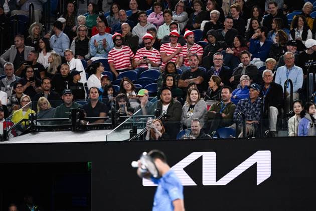 Mandatory Credit: Photo by James Gouley Shutterstock (13716770gr) Novak Djokovic complains to the umpire about fans in the crowd during his second round match Australian Open, Day Four, Tennis, Melbourne Park, Melbourne, Australia - 19 Jan 2023 Australian Open, Day Four, Tennis, Melbourne Park, Melbourne, Australia - 19 Jan 2023 Copyright: xJamesxGouley Shutterstockx 13716770gr