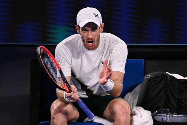 Mandatory Credit: Photo by James Gouley Shutterstock (13716770hr) Andy Murray vents frustration during his second round match Australian Open, Day Four, Tennis, Melbourne Park, Melbourne, Australia - 19 Jan 2023 Australian Open, Day Four, Tennis, Melbourne Park, Melbourne, Australia - 19 Jan 2023 Copyright: xJamesxGouley Shutterstockx 13716770hr