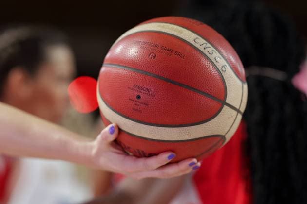Schmuckbild, Zierbild, Symbolbild, Basketball, Ball, Fingernägel, Hand, lackierte Fingernägel Basketball, Lalux Ladies Cup Luxembourg, Pokal, Saison 2022-2023, Halbfinale 28.01.2023 AB Contern Sparta Bartringen Coque - Gymnase, Luxemburg