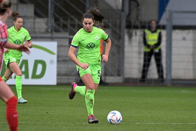 Lena Sophie Oberdorf (VfL Wolfsburg 5) GER, SC Freiburg vs. VfL Wolfsburg, Frauen, Fussball, Bundesliga, 11.Spieltag, Saison 2022 2023, 04.02.2023 DFL regulations prohibit any use of photographs as image sequences and or quasi-video. Foto:Eibner-Pressefoto Tobias Baur GER , SC Freiburg vs. VfL Wolfsburg , Fussball , Frauenbundesliga, 12.Spieltag , Saison 2022 2023, 04.02.2023 Freiburg Copyright: xEibner-Pressefotox EP_TBR