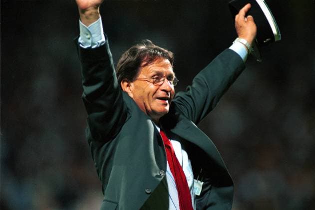 RECORD DATE NOT STATED Trener Miroslav ÄÜiro Blažević Bildnummer: 00115970 Datum: 04.07.1998 Copyright: imago Norbert Schmidt n04.07.1998 Miroslav Blazevic, kroatischer Nationaltrainer, jubelnd nach dem Sieg über die Deutschen; Viertelfinale, Kroatien, Jubel, Jubeln, close, Trainer, Coach Weltmeisterschaft 1998, Nationalmannschaft, Länderspiel, Nationalteam, Nationaltrikot, Lyon Stade de Gerland Glück, Begeisterung, Freude, Fußball WM Herren Mannschaft Frankreich Einzelbild optimistisch Randmotiv Personen HISTORY