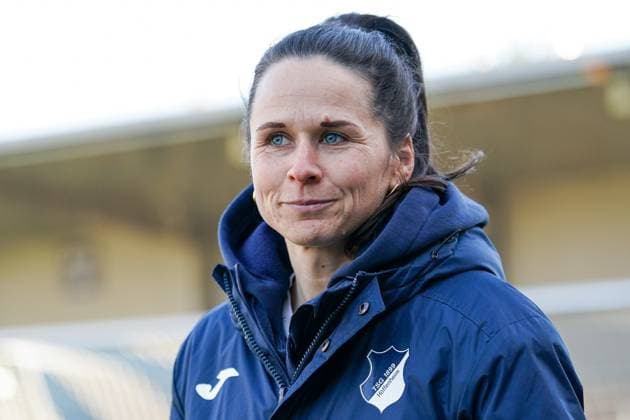 Nadine Rolser (Trainerin, TSG), Einzelbild, Einzelfoto, Aktion, Action, Porträt, Portrait, Freude, freuen, freut sich, freundlich, fröhlich, glücklich, strahlend, optimistisch, 12.02.2023, Sinsheim (Hoffenheim) (Deutschland), Fussball, Flyeralarm Frauen-Bundesliga, TSG 1899 Hoffenheim - 1. FC Köln, 12.02.2023, Sinsheim (Hoffenheim) (Deutschland), Fussball, Flyeralarm Frauen-Bundesliga, TSG 1899 Hoffenheim - 1. FC Köln, DFB DFL REGULATIONS PROHIBIT ANY USE OF PHOTOGRAPHS AS IMAGE SEQUENCES AND OR QUASI-VIDEO.