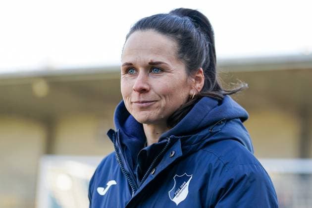 Nadine Rolser (Trainerin, TSG), Einzelbild, Einzelfoto, Aktion, Action, Porträt, Portrait, Freude, freuen, freut sich, freundlich, fröhlich, glücklich, strahlend, optimistisch, 12.02.2023, Sinsheim (Hoffenheim) (Deutschland), Fussball, Flyeralarm Frauen-Bundesliga, TSG 1899 Hoffenheim - 1. FC Köln, 12.02.2023, Sinsheim (Hoffenheim) (Deutschland), Fussball, Flyeralarm Frauen-Bundesliga, TSG 1899 Hoffenheim - 1. FC Köln, DFB DFL REGULATIONS PROHIBIT ANY USE OF PHOTOGRAPHS AS IMAGE SEQUENCES AND OR QUASI-VIDEO.