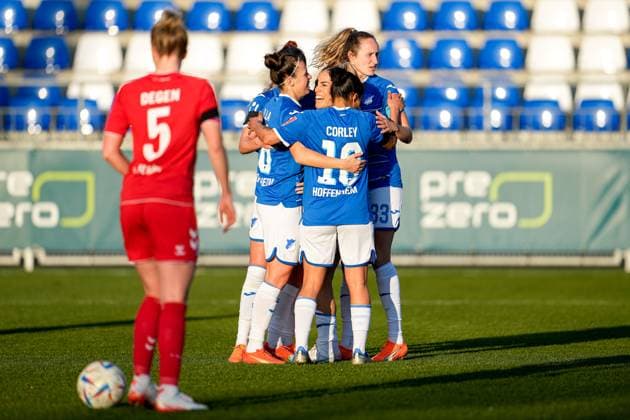 Spielerinnen der TSG 1899 Hoffenheim, jubeln über das Tor zum 1:0, Jubel, Torjubel, Torerfolg, celebrate the goal, goal, celebration, Jubel ueber das Tor, optimistisch, Spielszene, Highlight, Action, Aktion, 12.02.2023, Sinsheim (Hoffenheim) (Deutschland), Fussball, Flyeralarm Frauen-Bundesliga, TSG 1899 Hoffenheim - 1. FC Köln, 12.02.2023, Sinsheim (Hoffenheim) (Deutschland), Fussball, Flyeralarm Frauen-Bundesliga, TSG 1899 Hoffenheim - 1. FC Köln, DFB DFL REGULATIONS PROHIBIT ANY USE OF PHOTOGRAPHS AS IMAGE SEQUENCES AND OR QUASI-VIDEO.