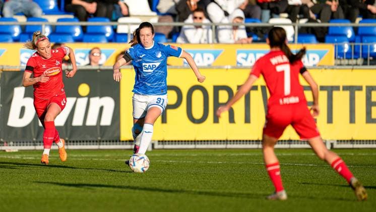 v.li.: Mandy Islacker (Köln, 8), Jana Feldkamp (TSG, 31), Manjou Sabrina Wilde (Köln, 7), Aktion, Action, Spielszene, 12.02.2023, Sinsheim (Hoffenheim) (Deutschland), Fussball, Flyeralarm Frauen-Bundesliga, TSG 1899 Hoffenheim - 1. FC Köln, 12.02.2023, Sinsheim (Hoffenheim) (Deutschland), Fussball, Flyeralarm Frauen-Bundesliga, TSG 1899 Hoffenheim - 1. FC Köln, DFB DFL REGULATIONS PROHIBIT ANY USE OF PHOTOGRAPHS AS IMAGE SEQUENCES AND OR QUASI-VIDEO.