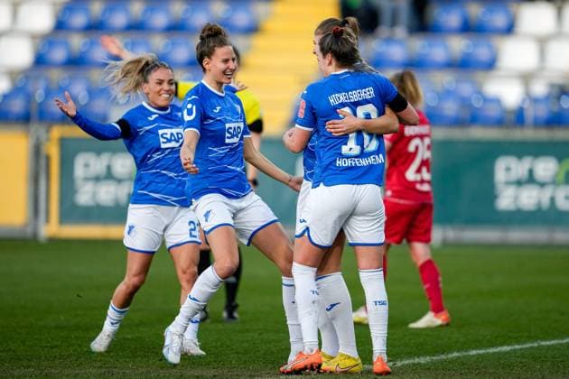 v.li.: Ereleta Memeti (TSG, 23), Franziska Harsch (TSG, 17), Torschützin Melissa Kössler (TSG, 25), Julia Hickelsberger (Hickelsberger-Füller, TSG, 18), Spielerinnen der TSG 1899 Hoffenheim, jubeln über das Tor zum 2:0, Jubel, Torjubel, Torerfolg, celebrate the goal, goal, celebration, Jubel ueber das Tor, optimistisch, Spielszene, Highlight, Action, Aktion, 12.02.2023, Sinsheim (Hoffenheim) (Deutschland), Fussball, Flyeralarm Frauen-Bundesliga, TSG 1899 Hoffenheim - 1. FC Köln, 12.02.2023, Sinsheim (Hoffenheim) (Deutschland), Fussball, Flyeralarm Frauen-Bundesliga, TSG 1899 Hoffenheim - 1. FC Köln, DFB DFL REGULATIONS PROHIBIT ANY USE OF PHOTOGRAPHS AS IMAGE SEQUENCES AND OR QUASI-VIDEO.