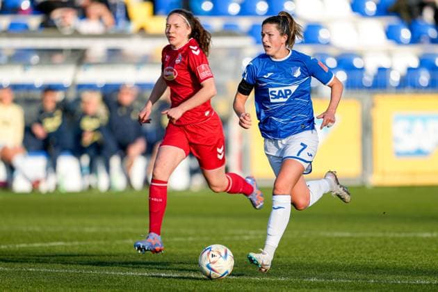 v.li.: Lotta Cordes (Köln, 15), Chantal Hagel (TSG, 7), Aktion, Action, Spielszene, 12.02.2023, Sinsheim (Hoffenheim) (Deutschland), Fussball, Flyeralarm Frauen-Bundesliga, TSG 1899 Hoffenheim - 1. FC Köln, 12.02.2023, Sinsheim (Hoffenheim) (Deutschland), Fussball, Flyeralarm Frauen-Bundesliga, TSG 1899 Hoffenheim - 1. FC Köln, DFB DFL REGULATIONS PROHIBIT ANY USE OF PHOTOGRAPHS AS IMAGE SEQUENCES AND OR QUASI-VIDEO.