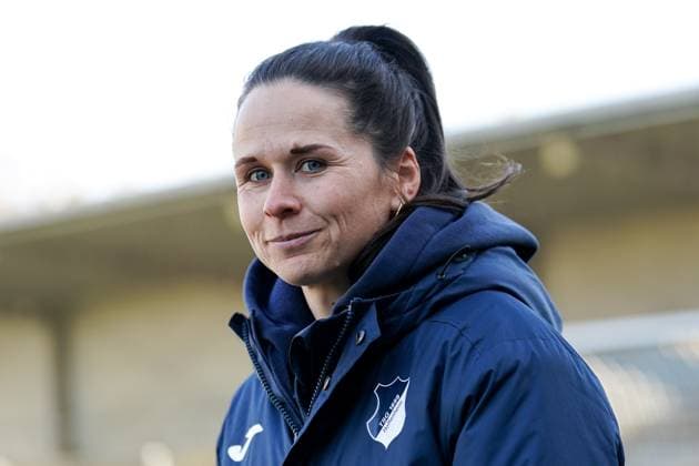 Nadine Rolser (Trainerin, TSG), Einzelbild, Einzelfoto, Aktion, Action, Porträt, Portrait, Freude, freuen, freut sich, freundlich, fröhlich, glücklich, strahlend, optimistisch, 12.02.2023, Sinsheim (Hoffenheim) (Deutschland), Fussball, Flyeralarm Frauen-Bundesliga, TSG 1899 Hoffenheim - 1. FC Köln, 12.02.2023, Sinsheim (Hoffenheim) (Deutschland), Fussball, Flyeralarm Frauen-Bundesliga, TSG 1899 Hoffenheim - 1. FC Köln, DFB DFL REGULATIONS PROHIBIT ANY USE OF PHOTOGRAPHS AS IMAGE SEQUENCES AND OR QUASI-VIDEO.