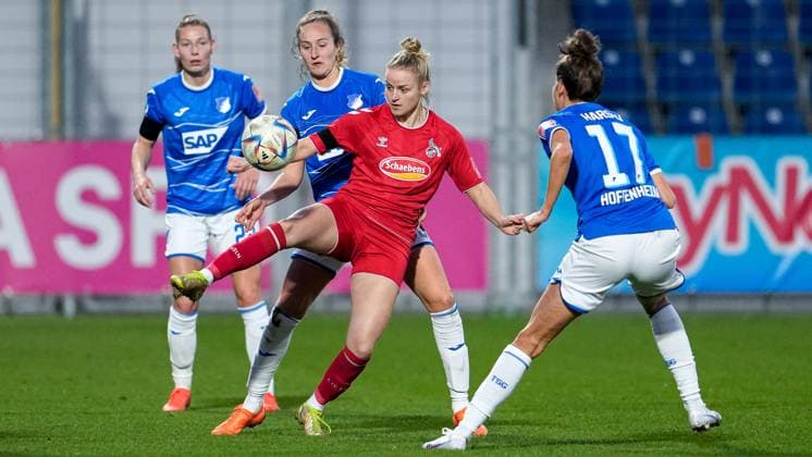 v.li.: Sarai Linder (TSG, 22), Fabienne Dongus (TSG, 33), Lena Uebach (Köln, 27), Franziska Harsch (TSG, 17), Zweikampf, Spielszene, Duell, duel, tackle, tackling, Dynamik, Action, Aktion, 12.02.2023, Sinsheim (Hoffenheim) (Deutschland), Fussball, Flyeralarm Frauen-Bundesliga, TSG 1899 Hoffenheim - 1. FC Köln, 12.02.2023, Sinsheim (Hoffenheim) (Deutschland), Fussball, Flyeralarm Frauen-Bundesliga, TSG 1899 Hoffenheim - 1. FC Köln, DFB DFL REGULATIONS PROHIBIT ANY USE OF PHOTOGRAPHS AS IMAGE SEQUENCES AND OR QUASI-VIDEO.
