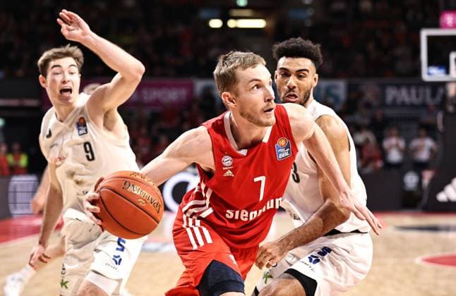 Niels Giffey (Bayern Basketball, 7) am Ball. GER, FC Bayern Basketball vs. Veolia Towers Hamburg, Basketball, 1.Bundesliga, Saison 2022 2023, 14.02.2023, GER, FC Bayern Basketball vs. Veolia Towers Hamburg, Basketball, 1.Bundesliga, Saison 2022 2023, 14.02.2023, Muenchen Copyright: xEibner-Pressefoto MarcelxEngelbrechtx EP_MET