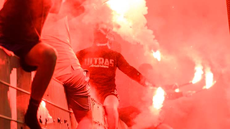 Ultras von AJAX entzuenden im Gaesteblock Pyro, Pyrotechnik, Feuerwerk, GER, 1.FC Union Berlin vs AFC Ajax Amsterdam, UEFA Europa League , Rueckspiel, Saison - Spielzeit 2022 2023, 23.02.2023, DFL REGULATIONS PROHIBIT ANY USE OF PHOTOGRAPHS AS IMAGE SEQUENCES AND OR QUASI-VIDEO, GER, Berlin, 1.FC Union Berlin vs Ajax Amsterdam, UEFA Europa League , Rueckspiel, Spielzeit 2022 2023, 23.02.2023, fcuafc, afc, Berlin Copyright: xUwexKoch Eibner-Pressefotox EP_UKH