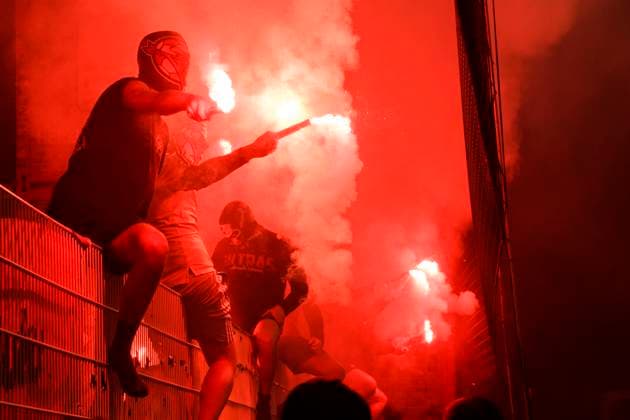 Ultras von AJAX entzuenden im Gaesteblock Pyro, Pyrotechnik, Feuerwerk, GER, 1.FC Union Berlin vs AFC Ajax Amsterdam, UEFA Europa League , Rueckspiel, Saison - Spielzeit 2022 2023, 23.02.2023, DFL REGULATIONS PROHIBIT ANY USE OF PHOTOGRAPHS AS IMAGE SEQUENCES AND OR QUASI-VIDEO, GER, Berlin, 1.FC Union Berlin vs Ajax Amsterdam, UEFA Europa League , Rueckspiel, Spielzeit 2022 2023, 23.02.2023, fcuafc, afc, Berlin Copyright: xUwexKoch Eibner-Pressefotox EP_UKH