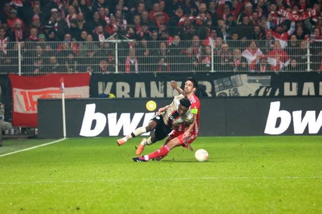 DEU, DFL, 1. FBL, 1.FC Union vs. Alax Amsterdamm, 23.02.2023, Stadion Alte Foersterei, Berlin, DEU, DFL, 1. FBL, 1.FC Union vs. Alax Amsterdamm, im Bild: Rani Khedira (1.FC Union Berlin 8), Davy Klaassen (Ajax Amsterdam 6) DFL - regulations prohibit any use of Photographs as image sequences and or quasi-video Foto: Juergen Engler nordphoto GmbH