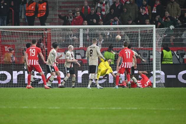 Fussball, Herren, Saison 2022 2023, Europa League, (Play-Offs zum Achtelfinale, Rückspiel), 1. FC Union Berlin - Ajax Amsterdam, Danilho Doekhi (1. FC Union Berlin), rechts erzielt das Tor zum 3:1 , 23.02. 2022, Copyright: xMatthiasxKochx