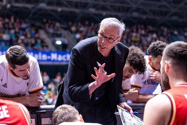 Gordon Herbert (Deutschland, Trainer), Auszeit, Team, Mannschaft, Deutschland vs. Schweden, Basketball, WM Qualifikation 2023, Gruppe J, 24.02.2023 Deutschland vs. Schweden, Basketball, WM Qualifikation 2023, Gruppe J, 24.02.2023 Frankfurt Main Copyright: xEibner-Pressefoto G.xSantemizx EP_EER