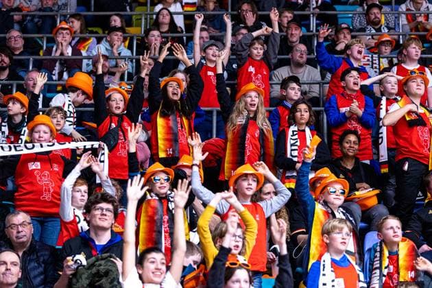 Fan, Fans, Zuschauer, Symbolbild, Symbolfoto, Deutschland vs. Schweden, Basketball, WM Qualifikation 2023, Gruppe J, 24.02.2023 Deutschland vs. Schweden, Basketball, WM Qualifikation 2023, Gruppe J, 24.02.2023 Frankfurt Main Copyright: xEibner-Pressefoto G.xSantemizx EP_EER