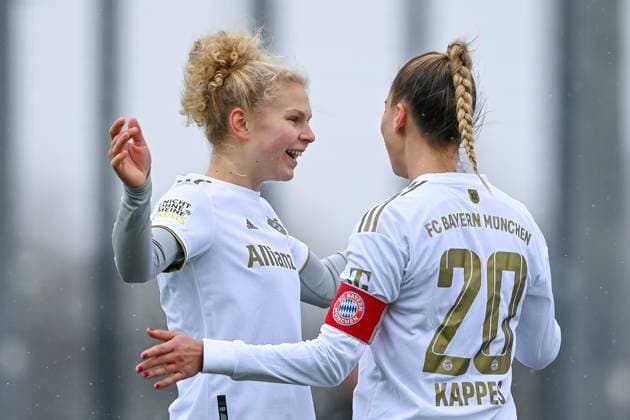 v.li.: Fiona Gaißer (FCB, 22) Jana Kappes (FCB, 20) mit Torjubel, Jubel, Torjubel, Torerfolg, celebrate the goal, goal, celebration, Jubel ueber das Tor zum 2:0 durch Fiona Gaißer (FCB, 22), optimistisch, Action, Aktion, 26.02.2023, München (Deutschland), Fussball,2. Frauen-Bundesliga, FC Bayern München II - 1. FC Köln II, DFB DFL REGULATIONS PROHIBIT ANY USE OF PHOTOGRAPHS AS IMAGE SEQUENCES AND OR QUASI-VIDEO.